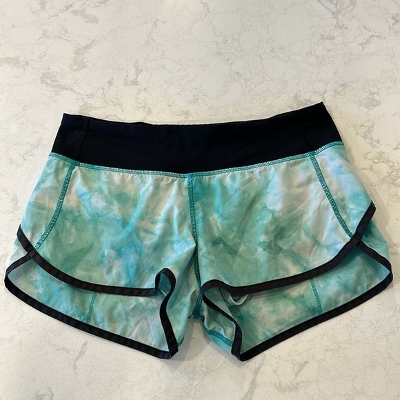 Lululemon Tracker Short II Turquoise Tie Dye Athletic Shorts Women’s Size 4 - Picture 12 of 16